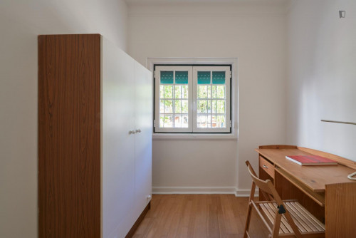 Neat single bedroom in a 5-bedroom flat, near Instituto Superior de Agronomia - Gallery - 5