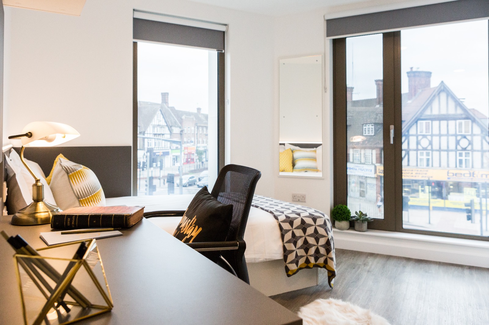  Silver Studio Upper Level Premium View  -  Londonist Chapter White City - Flexible Tenancies  - Gallery -  12