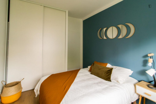 Nicely decorated 11m² bedroom in Grenoble -G004