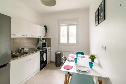 Nicely decorated 11m² bedroom in Grenoble -G004