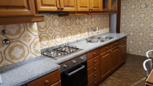 Comfortable double bedroom in a 4-bedroom apartment near Universidade do Minho - Gallery - 3