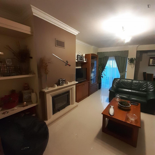 Very appealing double bedroom in a 3-bedroom flat, in Casal de Cambra - Gallery - 5