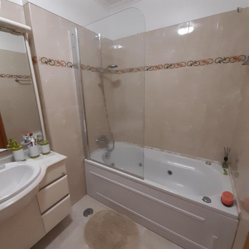 Very appealing double bedroom in a 3-bedroom flat, in Casal de Cambra - Gallery - 9