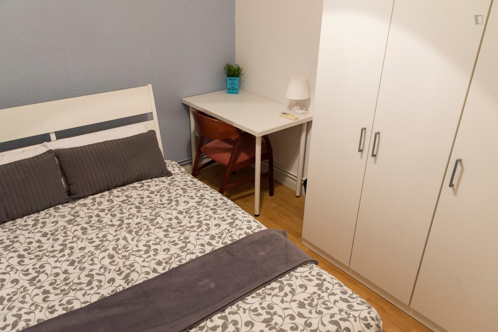 Lovely double bedroom in Recoletos