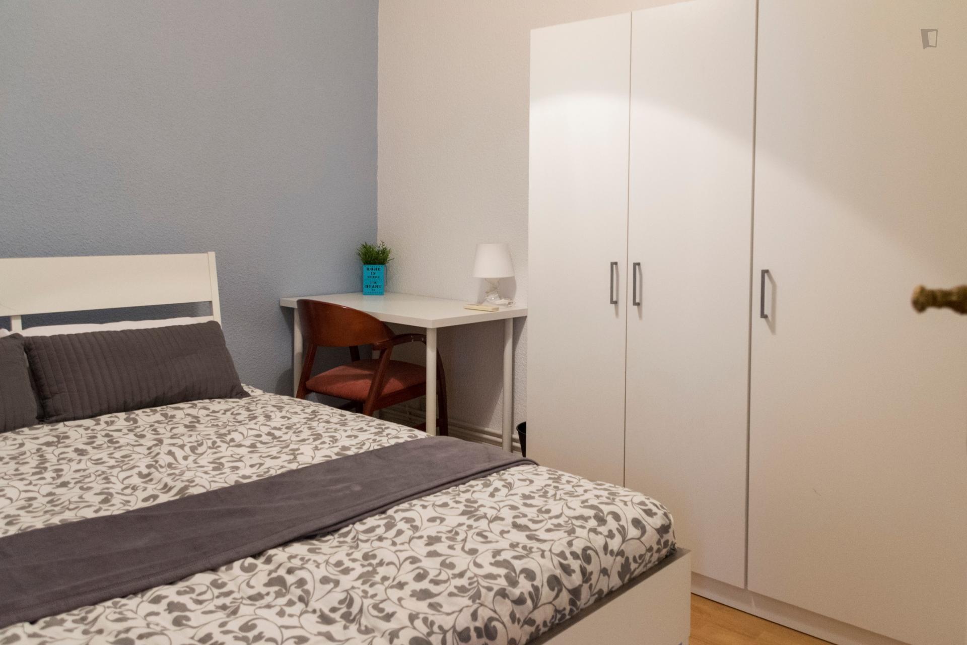 Lovely double bedroom in Recoletos