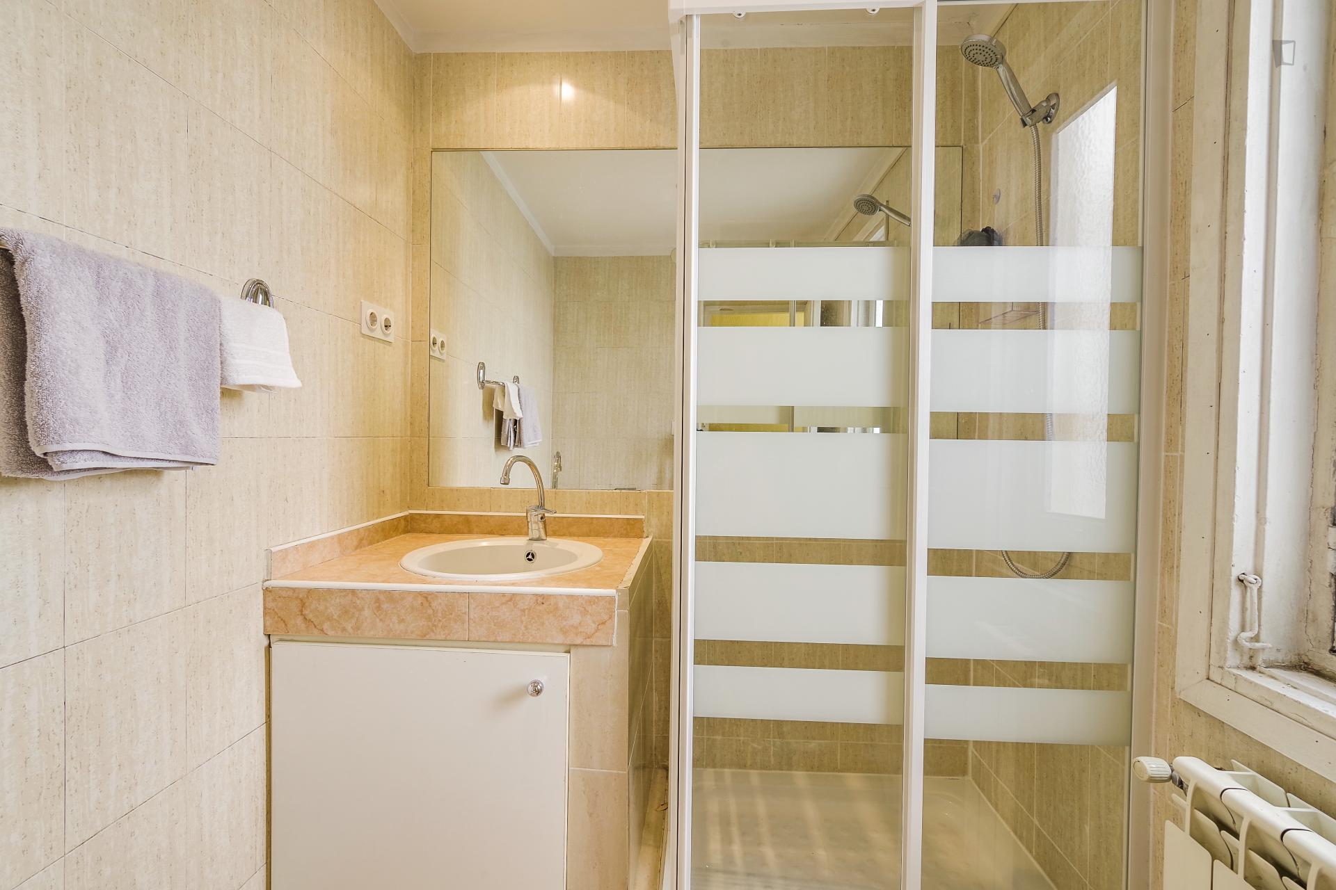 Lovely double bedroom in Recoletos