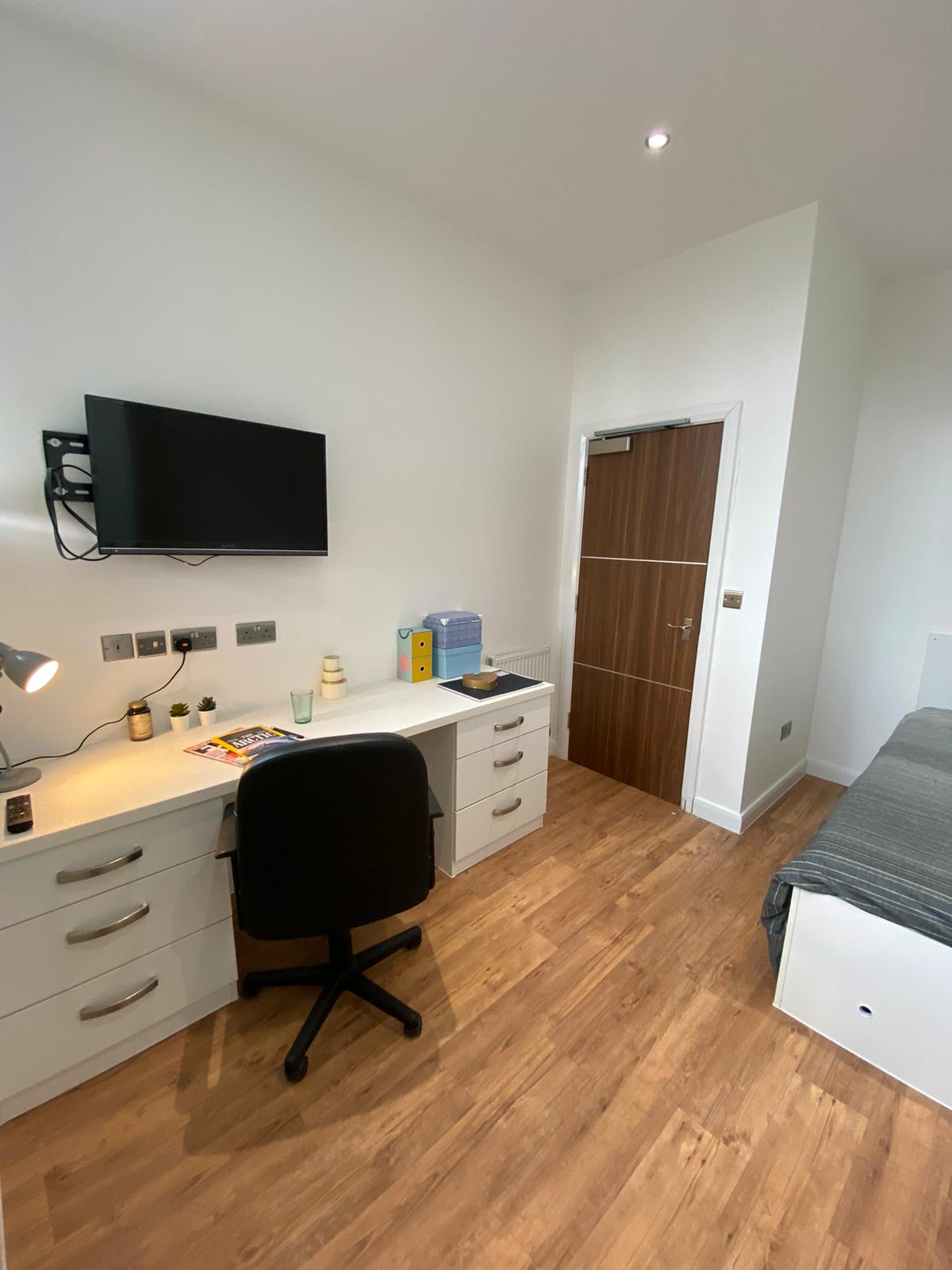  Standard 3 BED (non Ensuite)  -  142 Charles Street  - Gallery -  7
