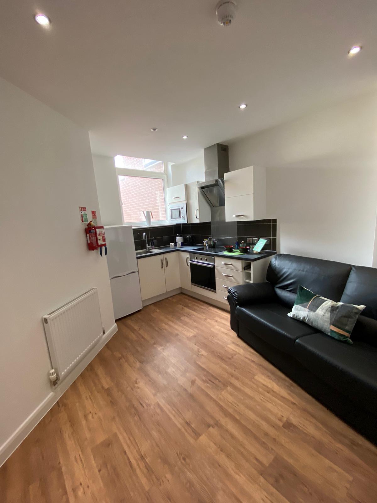  Standard 3 BED (non Ensuite)  -  142 Charles Street  - Gallery -  4