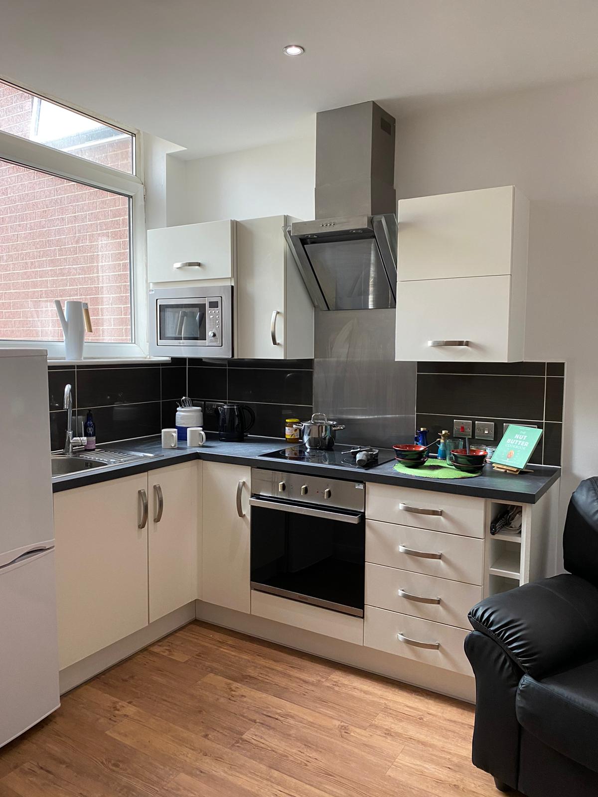 Standard 3 BED (non Ensuite)  -  142 Charles Street  - Gallery -  3