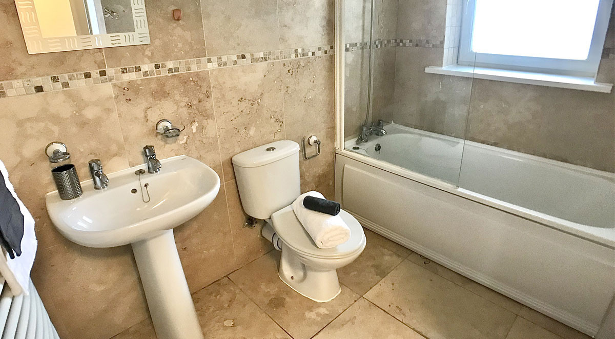  2 Bed Flat En-Suite Room  -  Hassells Bridge Apartments  - Gallery -  12