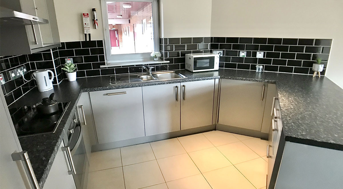  2 Bed Flat En-Suite Room  -  Hassells Bridge Apartments  - Gallery -  11
