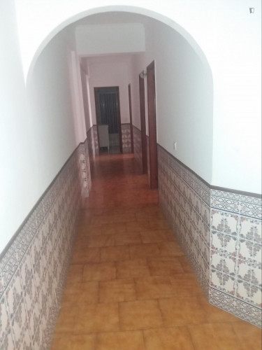 Pleasant twin bedroom with a balcony, in Queluz - Gallery - 7