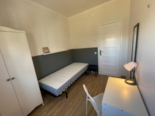 Cosy single bedroom in a 4-bedroom apartment near Instituto Politécnico de Santarém