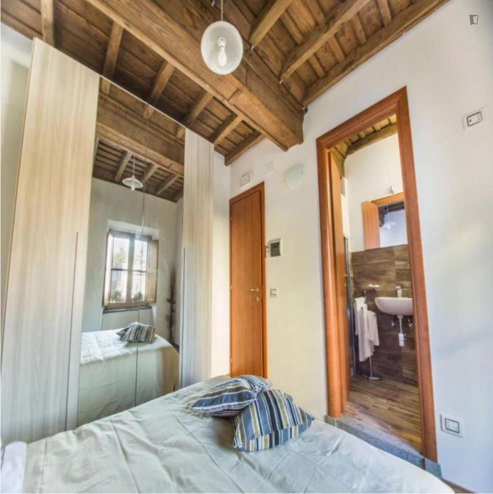  Neat Double Ensuite Bedroom In San Martino Al Cimino  -  Neat double ensuite bedroom in San Martino Al Cimino  - Gallery -  1