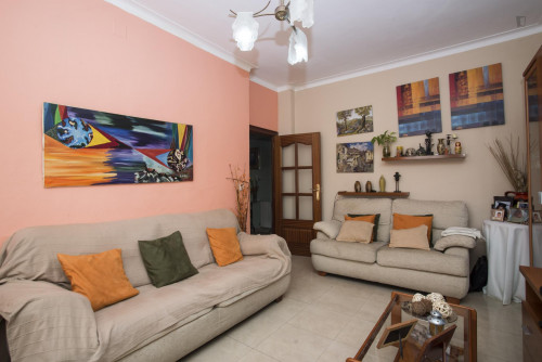 Gorgeous double bedroom close to Congrés metro station - Gallery - 15