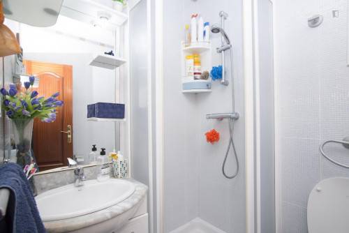 Gorgeous double bedroom close to Congrés metro station - Gallery - 3