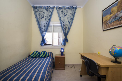 Gorgeous double bedroom close to Congrés metro station - Gallery - 18