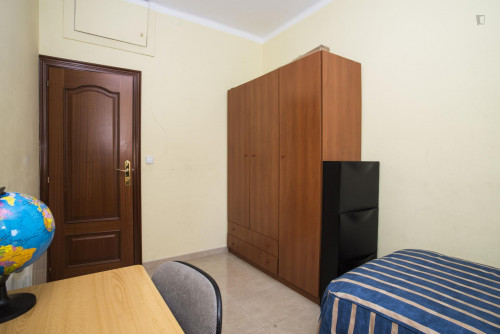 Gorgeous double bedroom close to Congrés metro station - Gallery - 17
