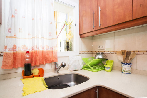 Gorgeous double bedroom close to Congrés metro station - Gallery - 6