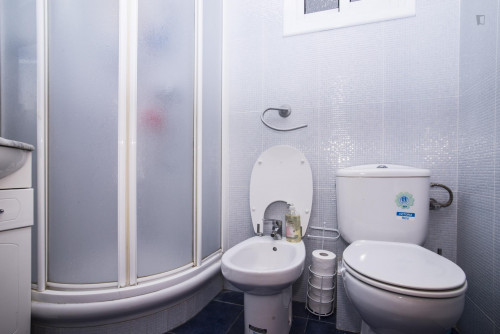 Gorgeous double bedroom close to Congrés metro station - Gallery - 5