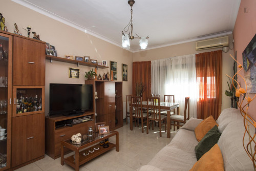 Gorgeous double bedroom close to Congrés metro station - Gallery - 16