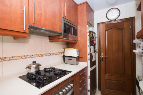 Gorgeous double bedroom close to Congrés metro station - Gallery - 7