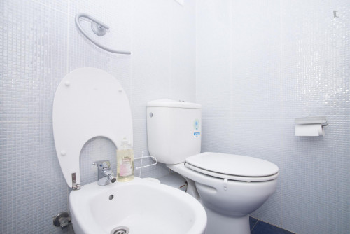 Gorgeous double bedroom close to Congrés metro station - Gallery - 2