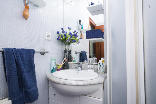 Gorgeous double bedroom close to Congrés metro station - Gallery - 4