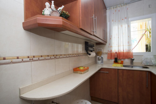 Gorgeous double bedroom close to Congrés metro station - Gallery - 8