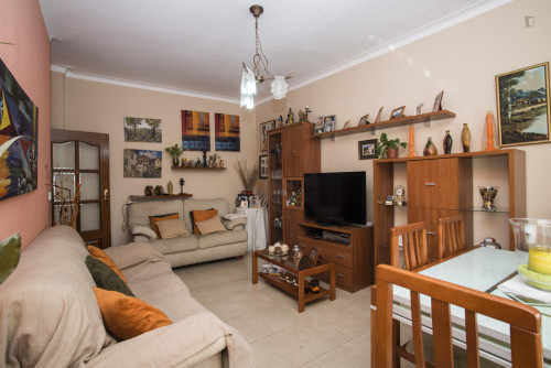 Gorgeous double bedroom close to Congrés metro station - Gallery - 12