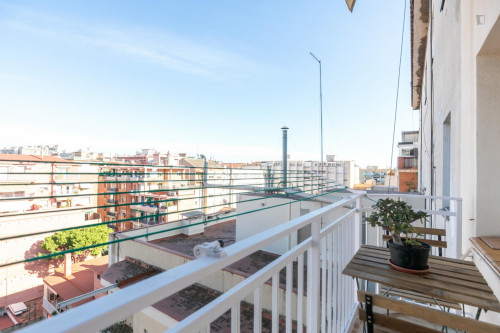 Nice 3-bedroom apartment near Les Corts metro station