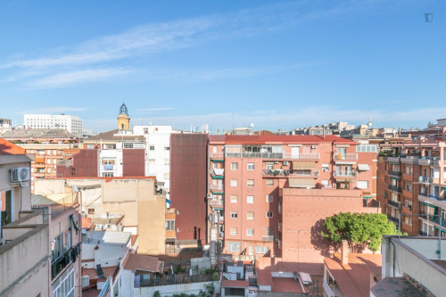 Nice 3-bedroom apartment near Les Corts metro station
