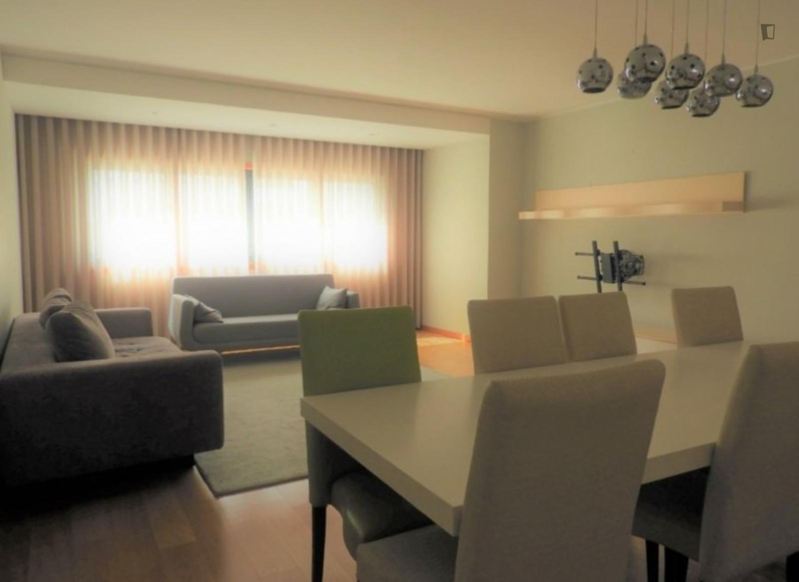 Fantastic 3-Bedroom Apartment In Amadora - 1