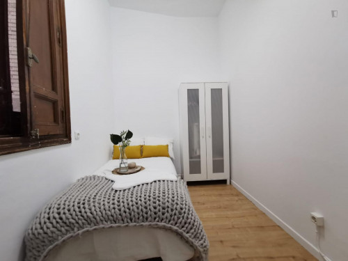 Single bedroom in cool apartment in Opera - Gallery - 2