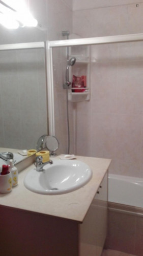 Cosy Single Bedroom with a balcony in a 3-bedroom apartment close to Universidade do Minho