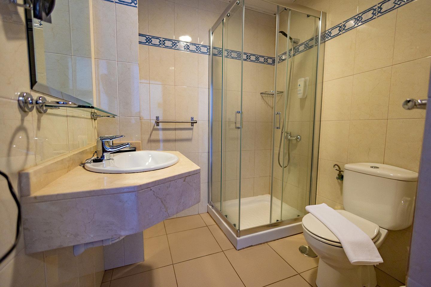Double Twin Room - Vibrant Coliving Experience with Stunning Views in Agaete Valley Residence - Gallery - 4