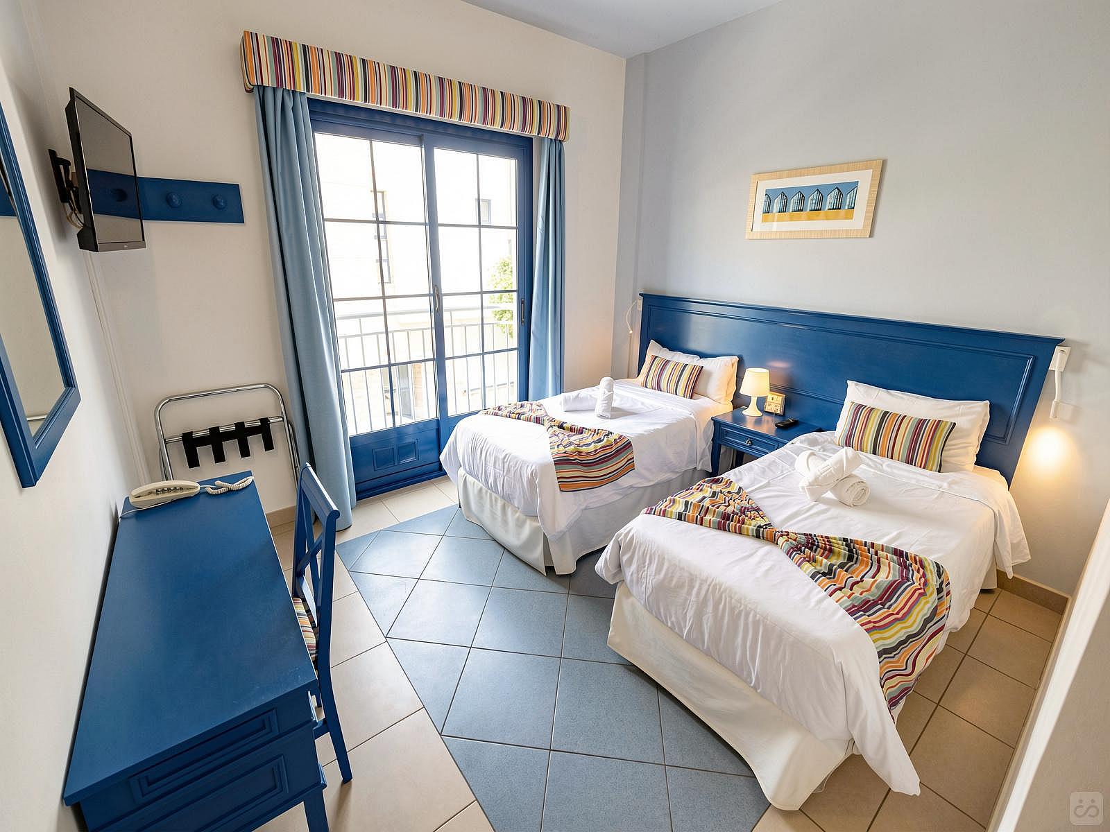 Double Twin Room - Vibrant Coliving Experience with Stunning Views in Agaete Valley Residence - Gallery - 3