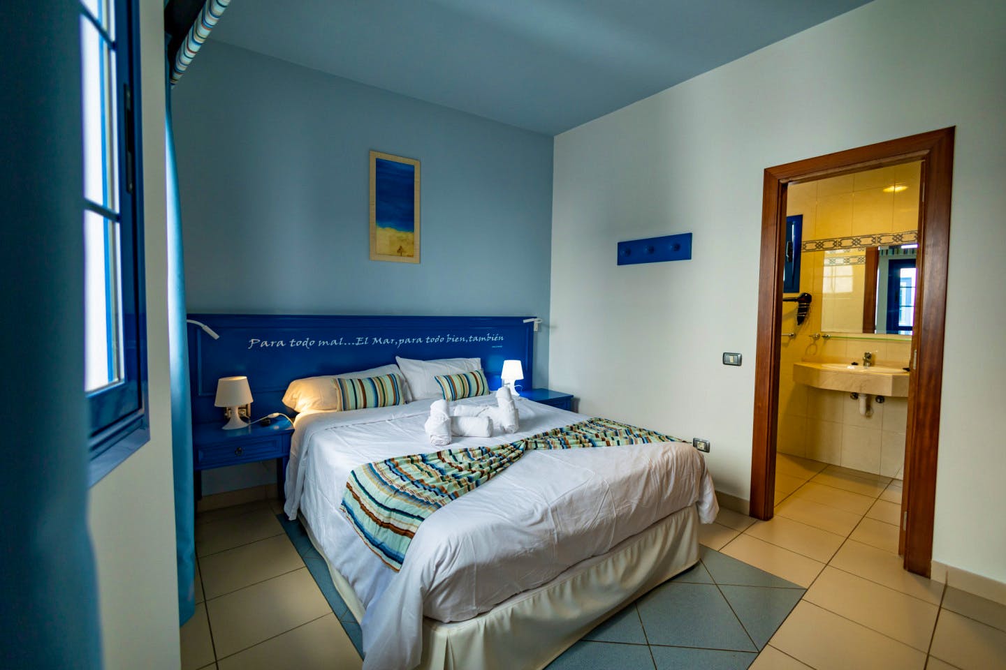 Double Queen Room - Vibrant Coliving Experience with Stunning Views in Agaete Valley Residence - Gallery - 13