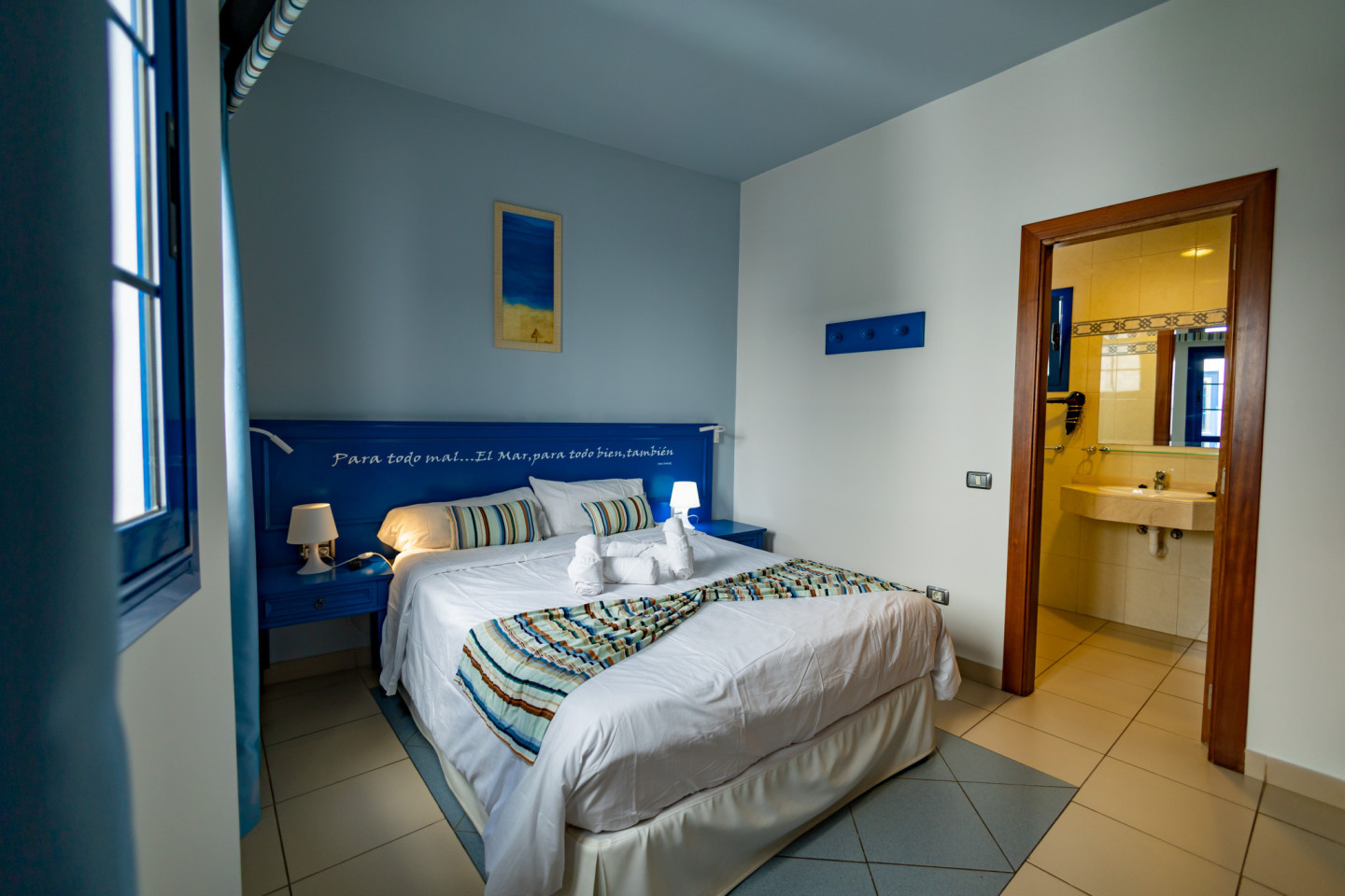 Double Queen Room - Vibrant Coliving Experience with Stunning Views in Agaete Valley Residence - Gallery - 10