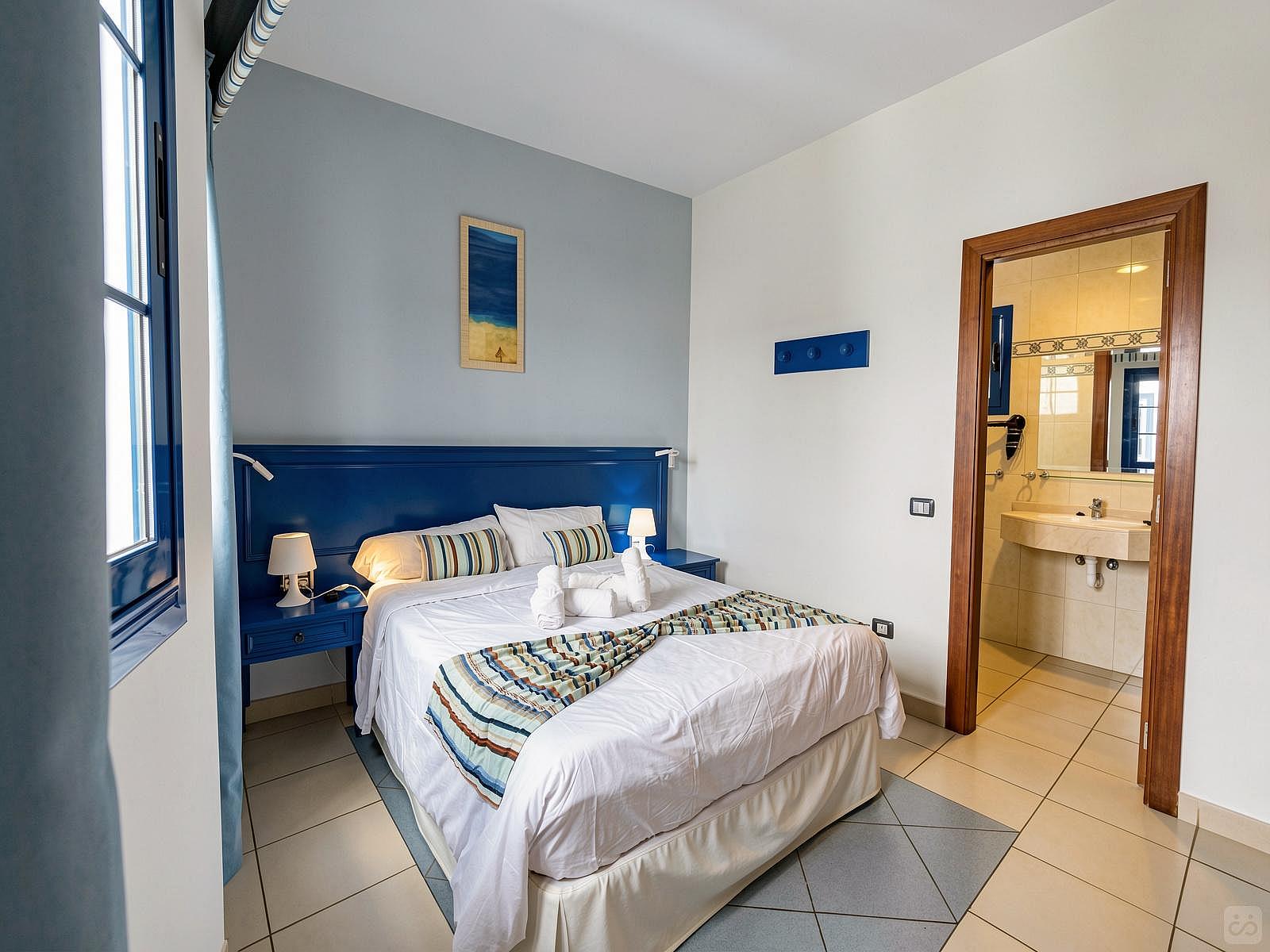 Double Queen Room - Vibrant Coliving Experience with Stunning Views in Agaete Valley Residence - Gallery - 4