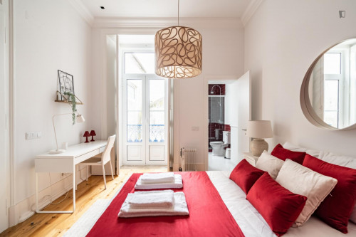 Restful 5-bedroom flat in Santarém