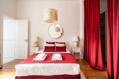 Restful 5-bedroom flat in Santarém