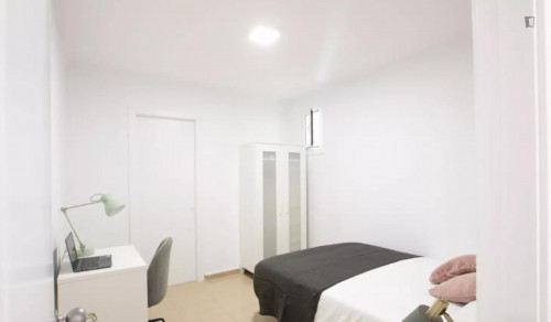 Homely single bedroom close to popular Plaça Reial