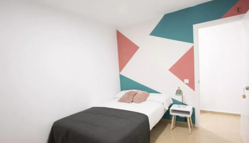 Homely single bedroom close to popular Plaça Reial