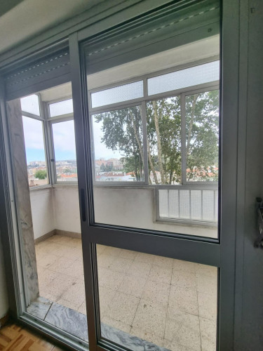Sunny twin bedroom in Cacém