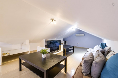 Welcoming double bedroom in proximity of Museo de Cera - Gallery - 19