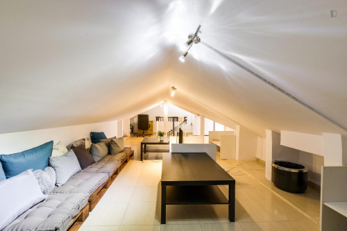 Welcoming double bedroom in proximity of Museo de Cera - Gallery - 16