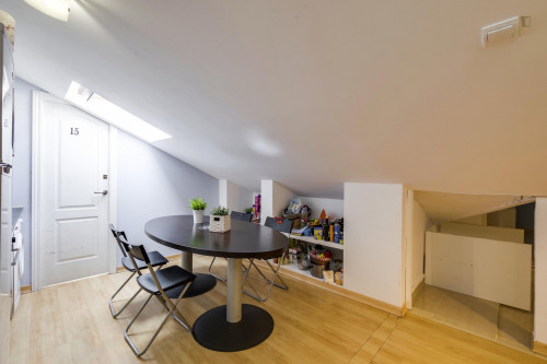 Welcoming double bedroom in proximity of Museo de Cera - Gallery - 12