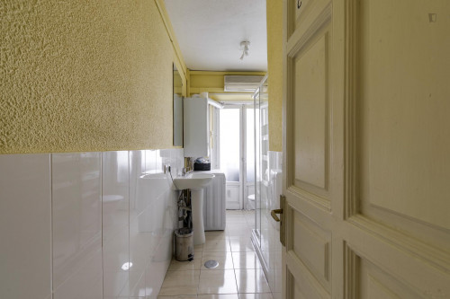 Welcoming double bedroom in proximity of Museo de Cera - Gallery - 9