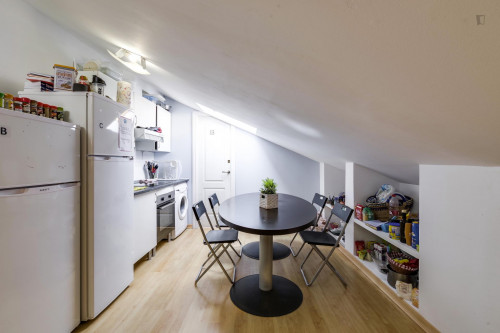 Welcoming double bedroom in proximity of Museo de Cera - Gallery - 14